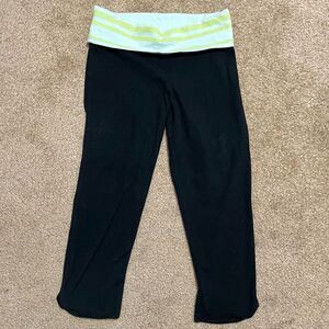 Aerie cropped black yoga leggings with neon foldover waistband, size small